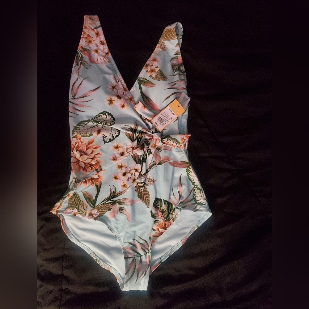 One piece bathing suit🩱